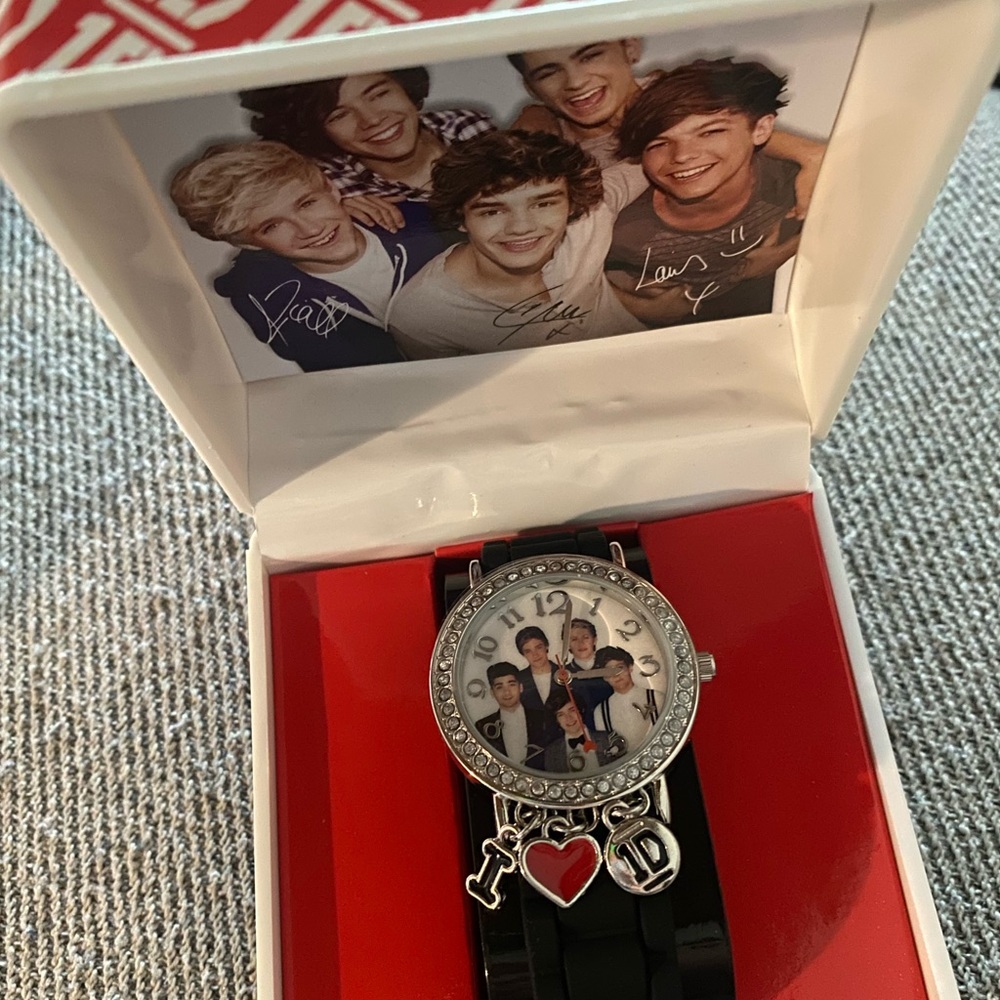 ONE DIRECTION CHARM WATCH